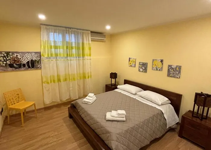 Casa Amarilla
